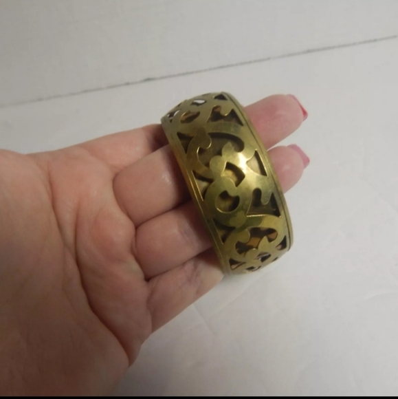 VTG brass boho etched reticulated floral bangle bracelet. India festival 70's - Picture 1 of 6